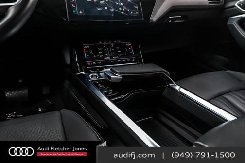 2022 Audi e-tron Premium Plus