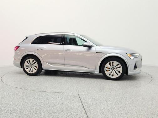 Florett Silver Metallic 2023 Audi e-tron S Prestige quattro