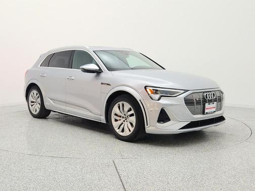Florett Silver Metallic 2023 Audi e-tron S Prestige quattro