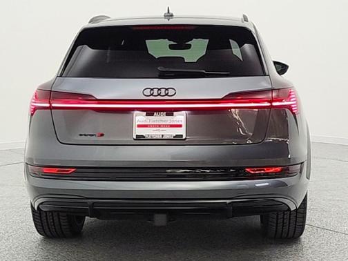 Daytona Gray Pearl Effect 2023 Audi e-tron S Premium Plus quattro
