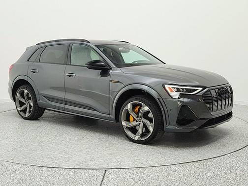 Daytona Gray Pearl Effect 2023 Audi e-tron S Premium Plus quattro