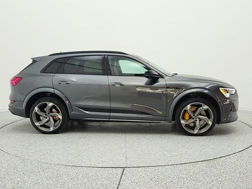 Daytona Gray Pearl Effect 2023 Audi e-tron S Premium Plus quattro