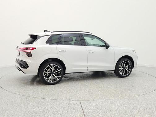 Glacier White Metallic 2026 Audi Q3 TFSI quattro S tronic