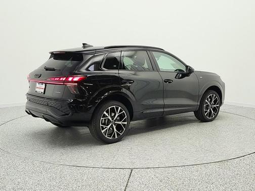 Mythos Black Metallic 2026 Audi Q3 TFSI quattro S tronic