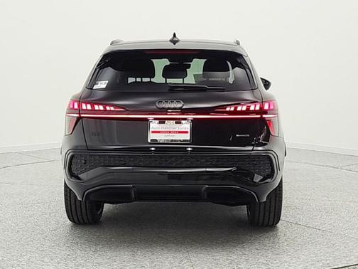 Mythos Black Metallic 2026 Audi Q3 TFSI quattro S tronic