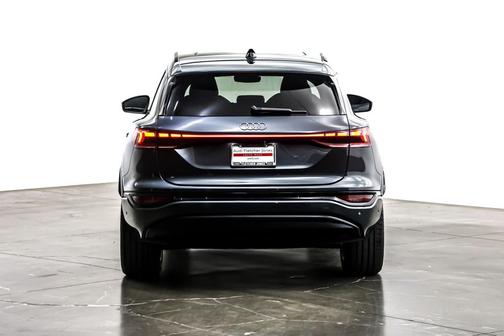 2025 Audi Q6 e-tron Premium Plus