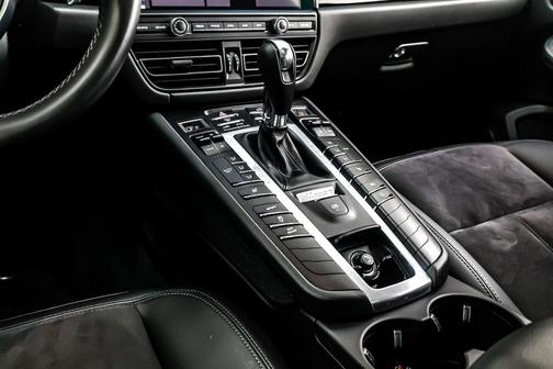 2021 Porsche Macan AWD