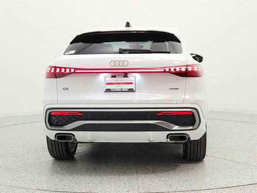 Glacier White Metallic 2026 Audi Q5 Sportback Premium Plus TFSI quattro S tronic
