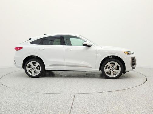 Glacier White Metallic 2026 Audi Q5 Sportback Premium Plus TFSI quattro S tronic