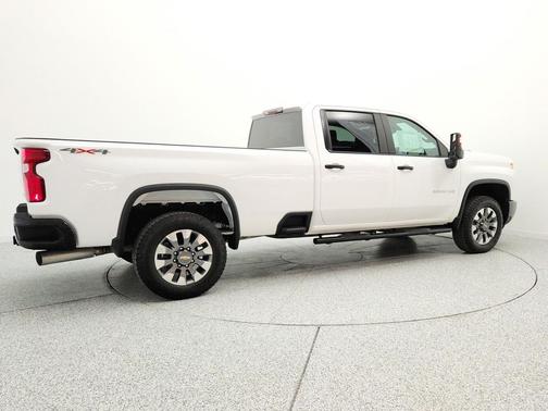 Summit White 2025 Chevrolet Silverado 2500 Custom