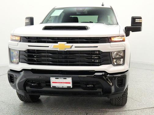Summit White 2025 Chevrolet Silverado 2500 Custom