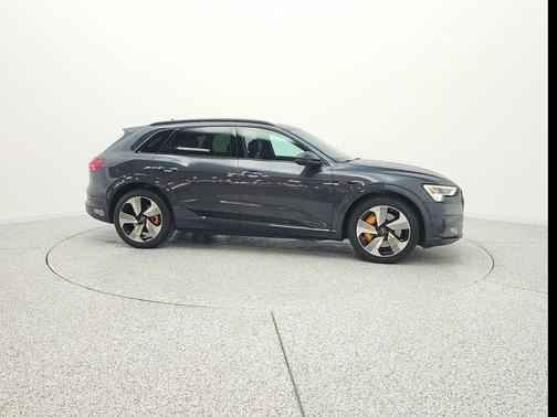 Manhattan Gray Metallic 2023 Audi e-tron Premium Plus quattro