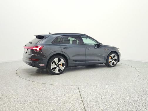Manhattan Gray Metallic 2023 Audi e-tron Premium Plus quattro