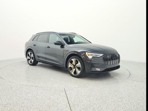 Manhattan Gray Metallic 2023 Audi e-tron Premium Plus quattro