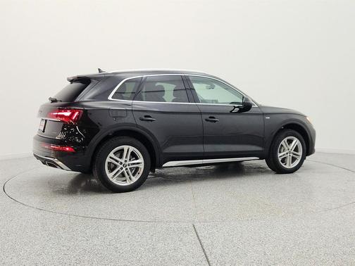 Mythos Black Metallic 2023 Audi Q5 55 S line Premium Plus