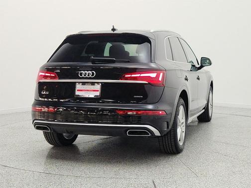 Mythos Black Metallic 2023 Audi Q5 55 S line Premium Plus