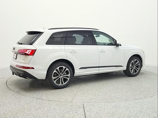 2026 Audi Q7 45 Premium Plus