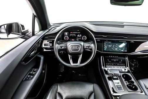 2023 Audi Q7 45 Premium Plus