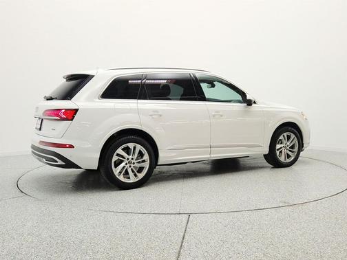 Carrara White 2024 Audi Q7 45 Premium
