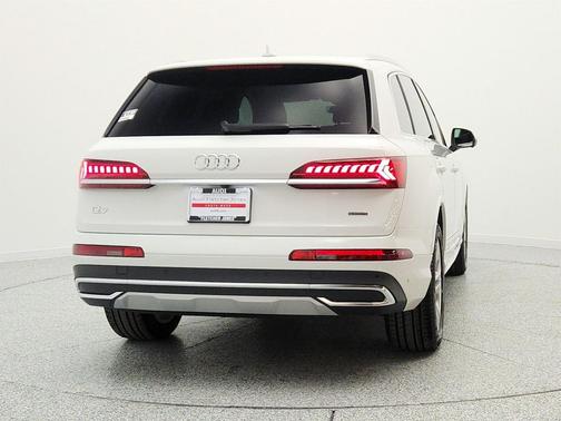 Carrara White 2024 Audi Q7 45 Premium