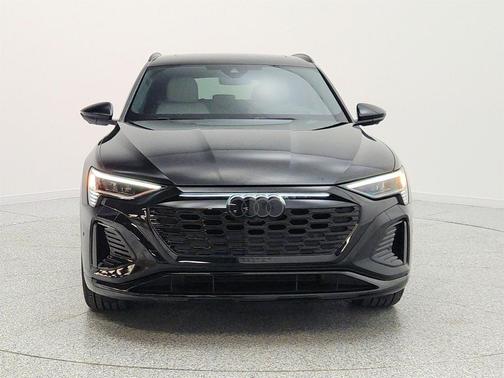 Mythos Black Metallic 2024 Audi Q8 e-tron Prestige