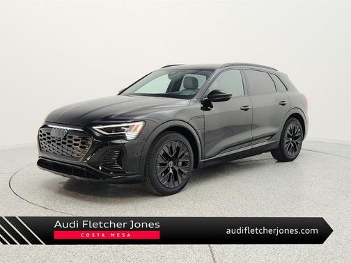 Mythos Black Metallic 2024 Audi Q8 e-tron Prestige