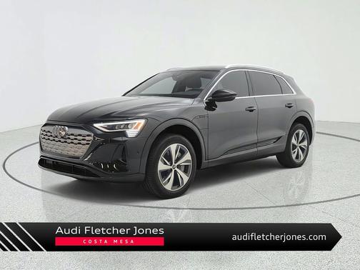 Mythos Black Metallic 2024 Audi Q8 e-tron Premium Plus