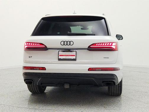 Glacier White Metallic 2025 Audi Q7 55 Prestige