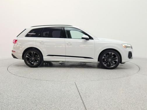 Glacier White Metallic 2025 Audi Q7 55 Prestige