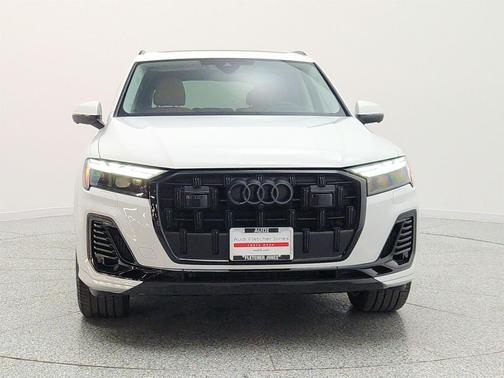 Glacier White Metallic 2025 Audi Q7 55 Prestige