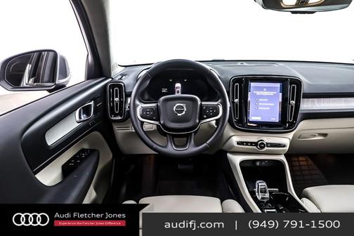 2024 Volvo XC40 B5 Ultimate Bright Theme
