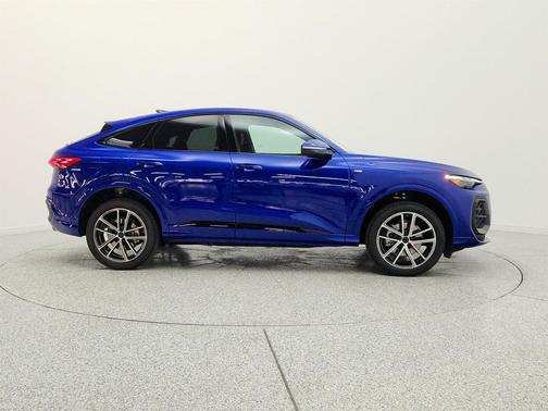 Ultra Blue Metallic 2026 Audi Q5 Sportback Premium Plus TFSI quattro S tronic