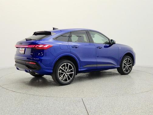 Ultra Blue Metallic 2026 Audi Q5 Sportback Premium Plus TFSI quattro S tronic