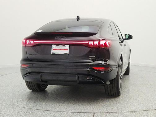 Mythos Black Metallic 2027 Audi Q6 e-tron Sportback Prestige quattro
