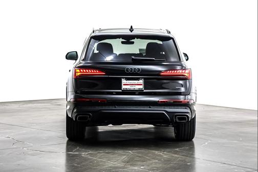 2026 Audi Q7 45 Premium Plus