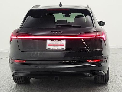 Mythos Black Metallic 2023 Audi e-tron Premium Plus quattro