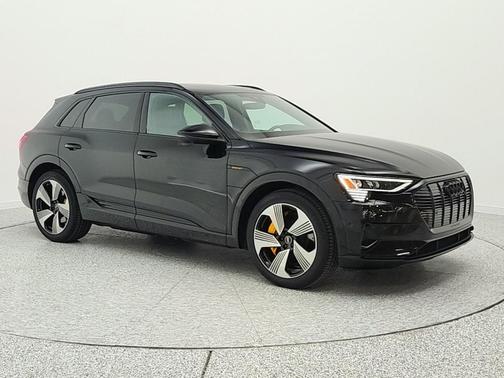 Mythos Black Metallic 2023 Audi e-tron Premium Plus quattro