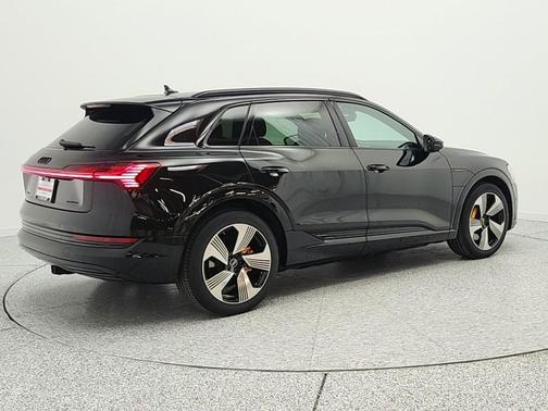 Mythos Black Metallic 2023 Audi e-tron Premium Plus quattro