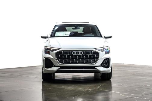 2025 Audi Q8 55 Premium