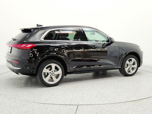 Mythos Black Metallic 2026 Audi Q5 Premium Plus TFSI quattro S tronic
