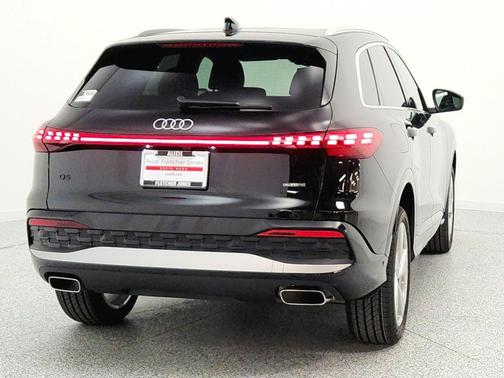 Mythos Black Metallic 2026 Audi Q5 Premium Plus TFSI quattro S tronic