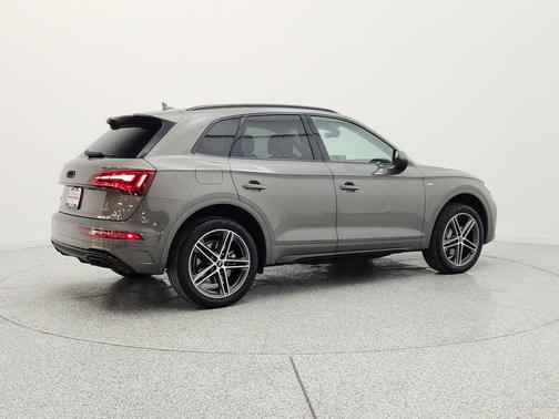 Chronos Gray Metallic 2023 Audi Q5 55 S line Premium Plus