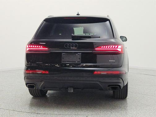 Mythos Black Metallic 2025 Audi Q7 55 Premium Plus