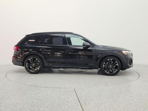 Mythos Black Metallic 2025 Audi Q7 55 Premium Plus