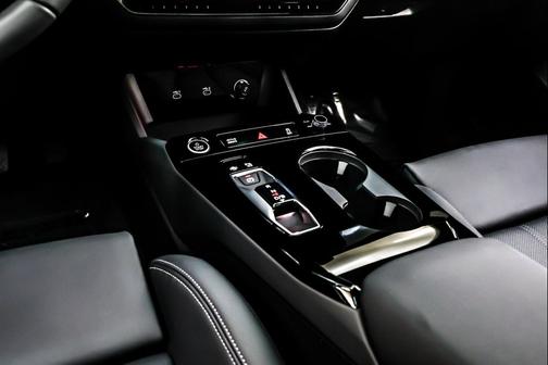 2025 Audi Q6 e-tron Premium Plus quattro