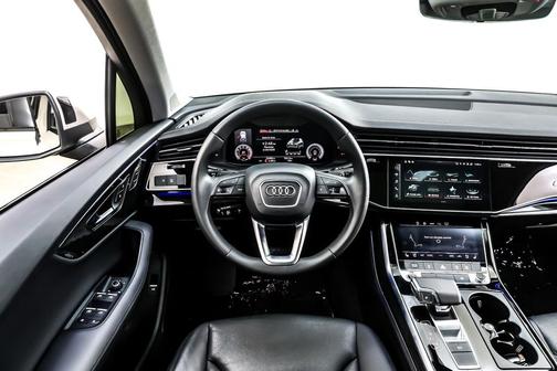 2023 Audi Q7 45 Premium Plus