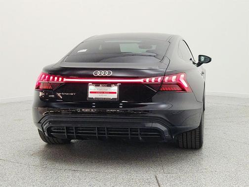 Mythos Black Metallic 2023 Audi e-tron GT Premium Plus quattro