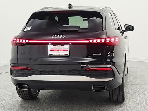 Mythos Black Metallic 2026 Audi Q5 Premium Plus TFSI quattro S tronic
