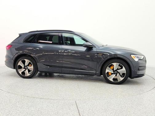 Manhattan Gray Metallic 2023 Audi e-tron Premium Plus quattro