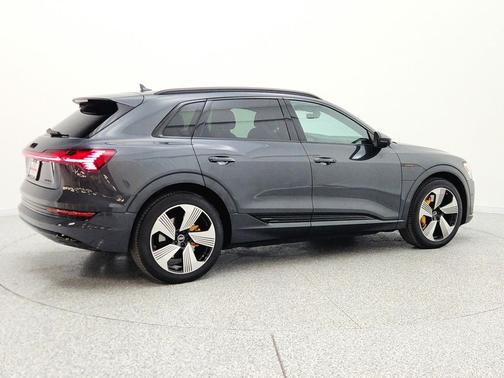 Manhattan Gray Metallic 2023 Audi e-tron Premium Plus quattro